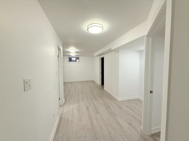 38 Burnhamthorpe Road W Lower, Oakville