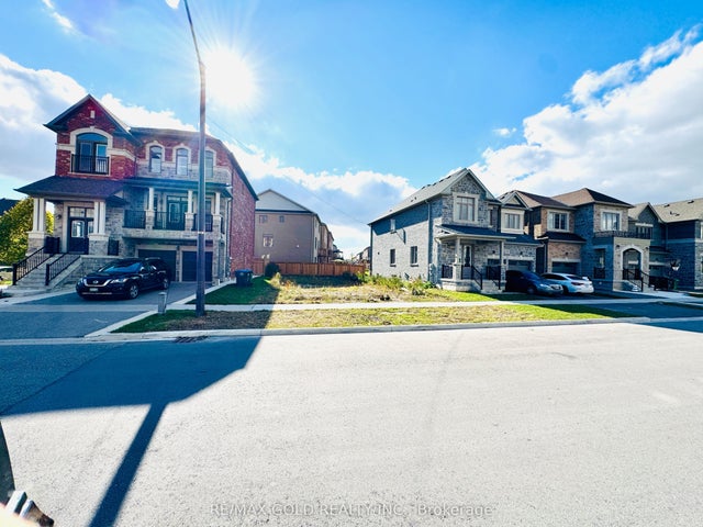 180 Thornbush Boulevard, Brampton