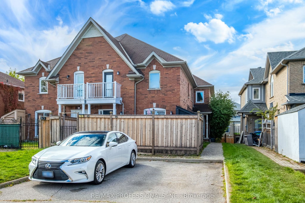 65 Hickorybush Avenue, Brampton