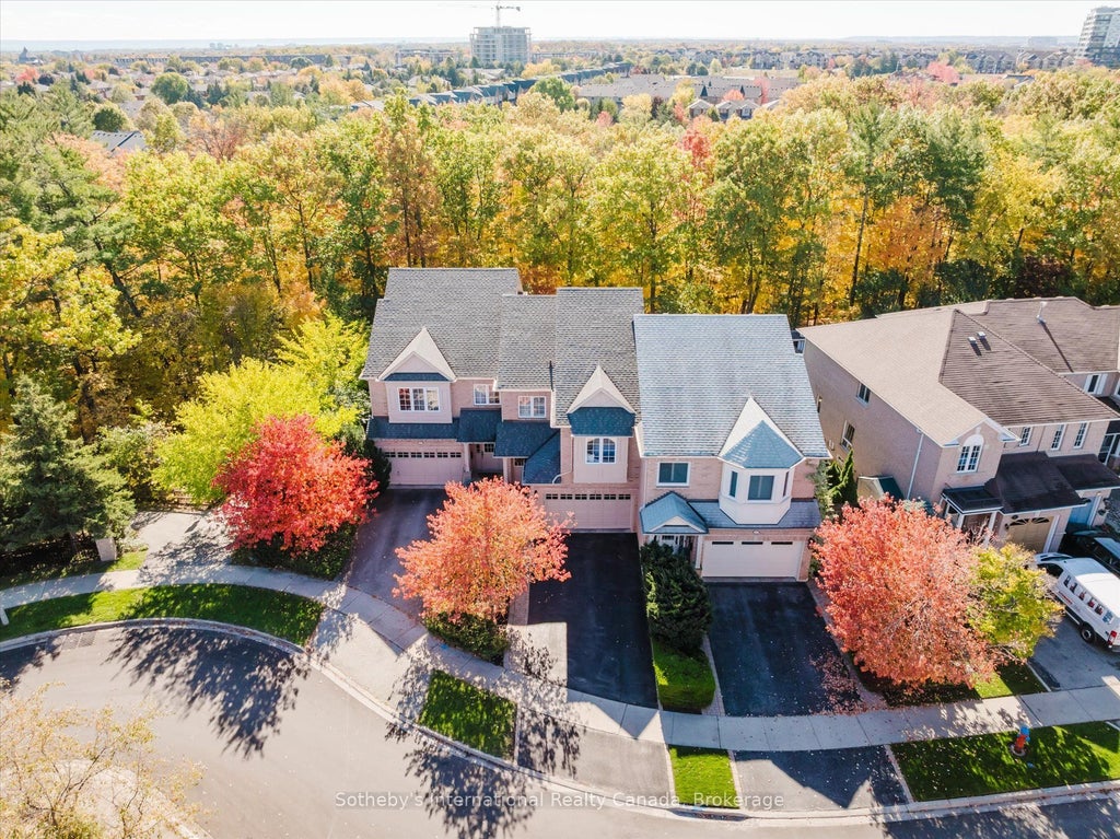 319 Ravineview Way, Oakville