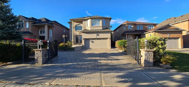 201 Bristol Road E, Mississauga