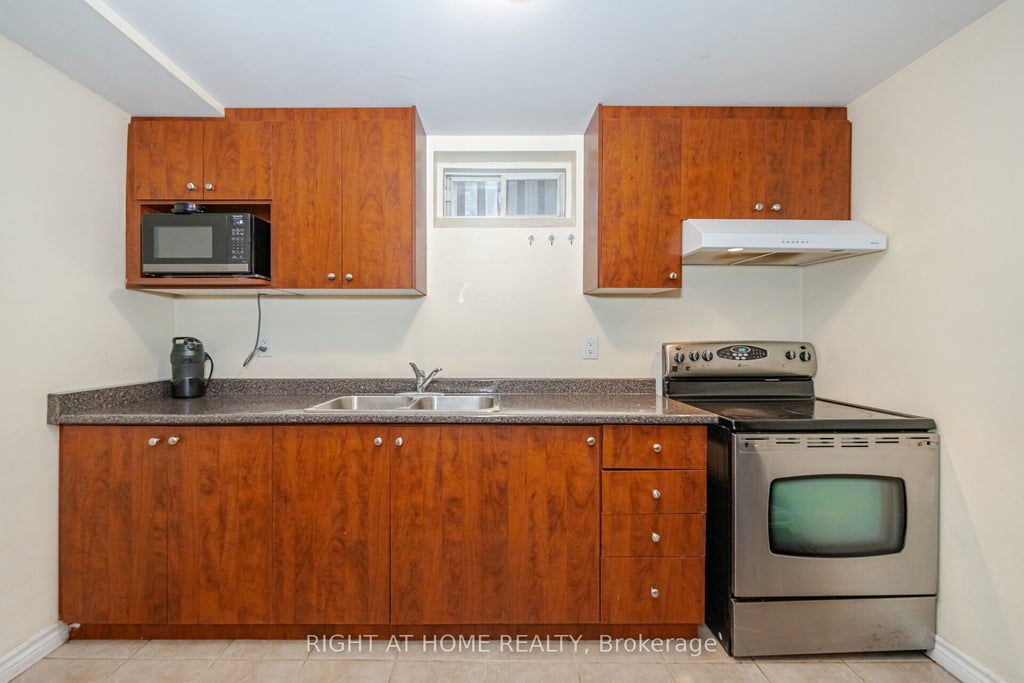 30 Queen Mary Drive Basement, Brampton