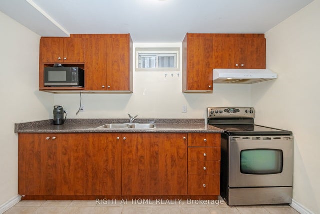 30 Queen Mary Drive Basement, Brampton