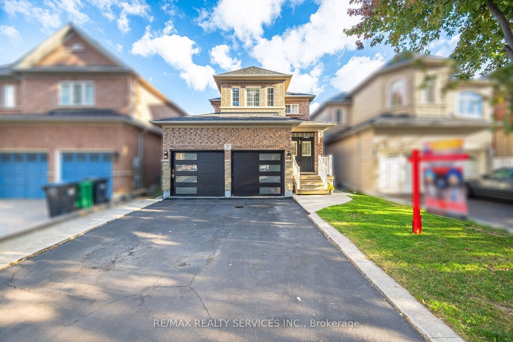 7 Blue Diamond Drive, Brampton