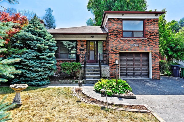 19 Skipton Court, Toronto W05