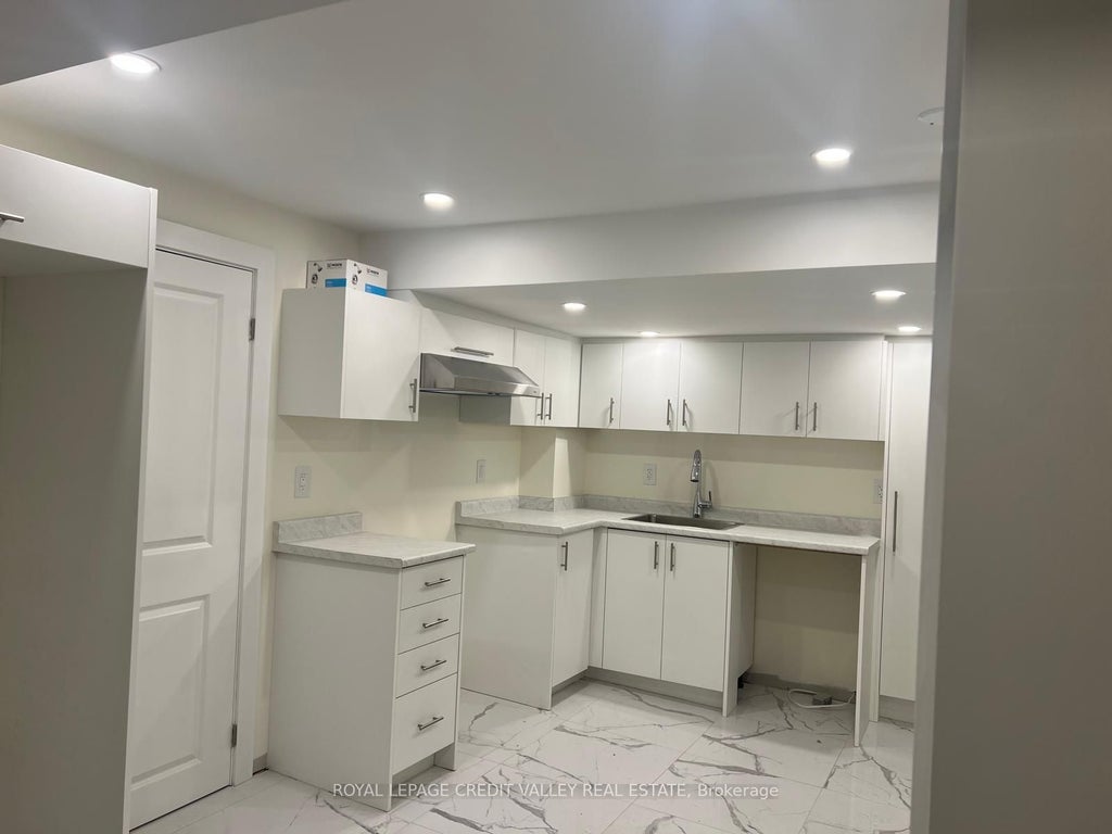 4 Lafleur Court, Brampton