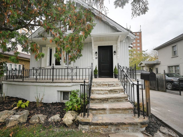 12 Elizabeth Street S, Brampton