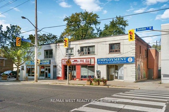 4990 Dundas Street W A, Toronto W08