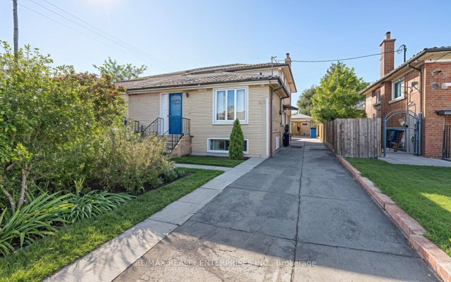 79 Watney Crescent, Toronto W05