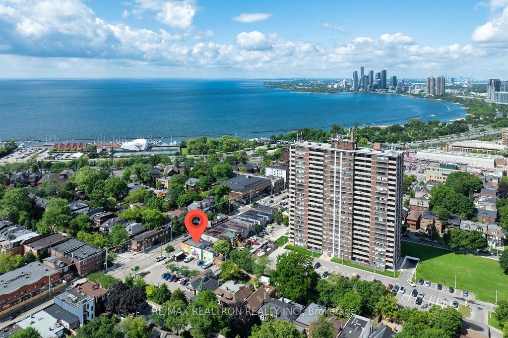 1640 Queen Street W, Toronto W01