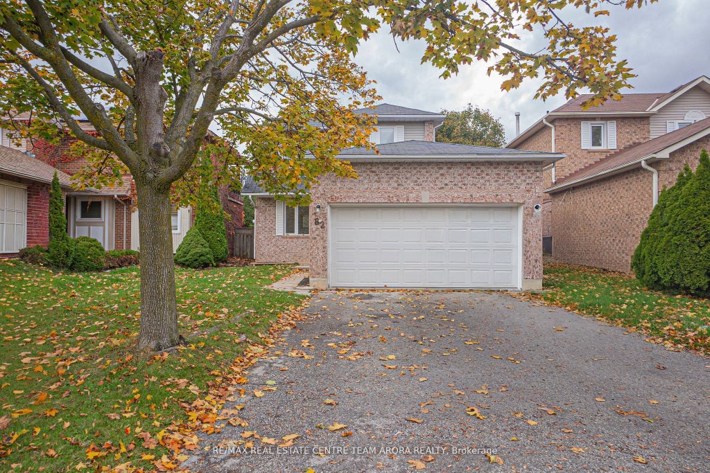 82 Mullis Crescent Main & 2nd, Brampton