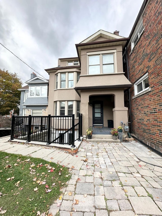 46 Bartonville Avenue W Main, Toronto W04