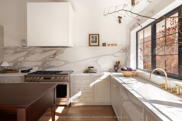 36 Rosemeade Avenue, Toronto W07