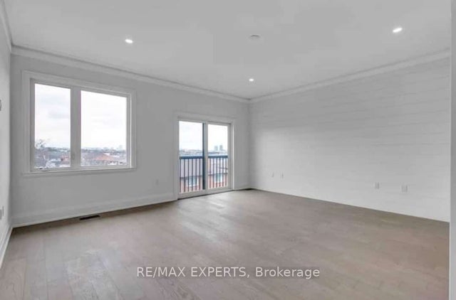 13 St Gaspar Court, Toronto W05