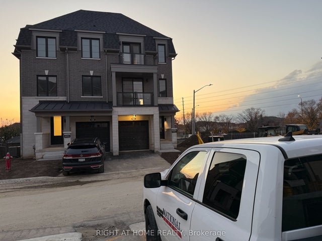 5961 Saigon Street N, Mississauga