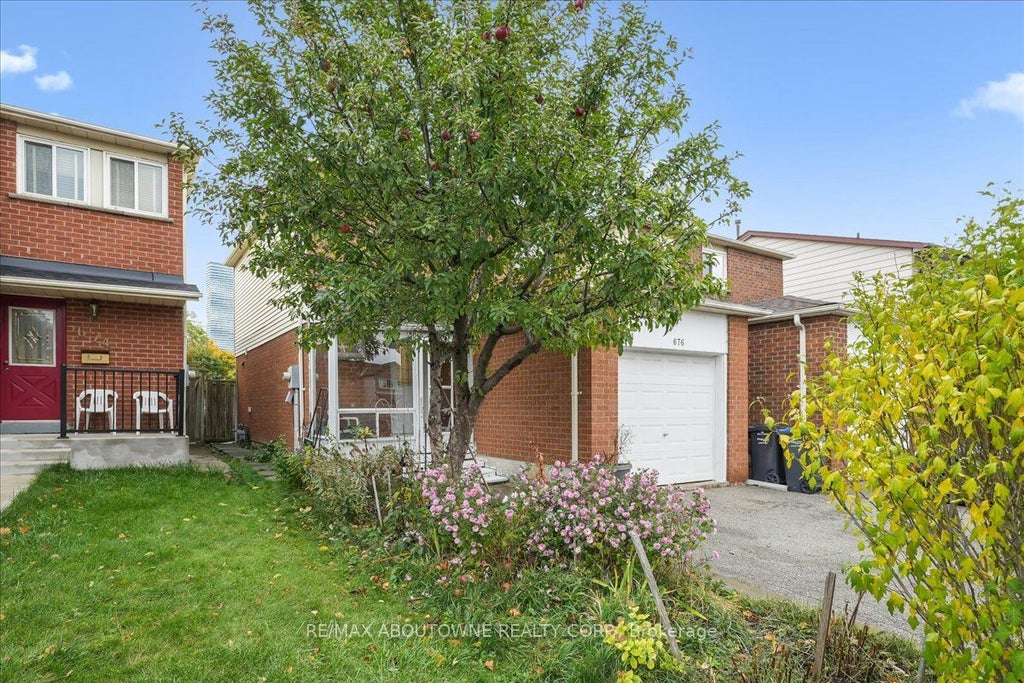 676 Galloway Crescent, Mississauga