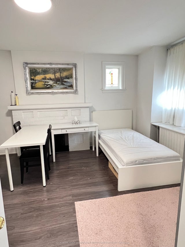 2518 Lake Shore Boulevard W, Toronto W06