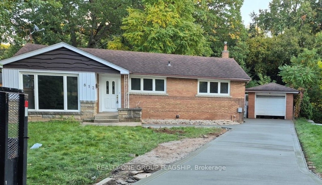 812 Tanager Avenue, Burlington