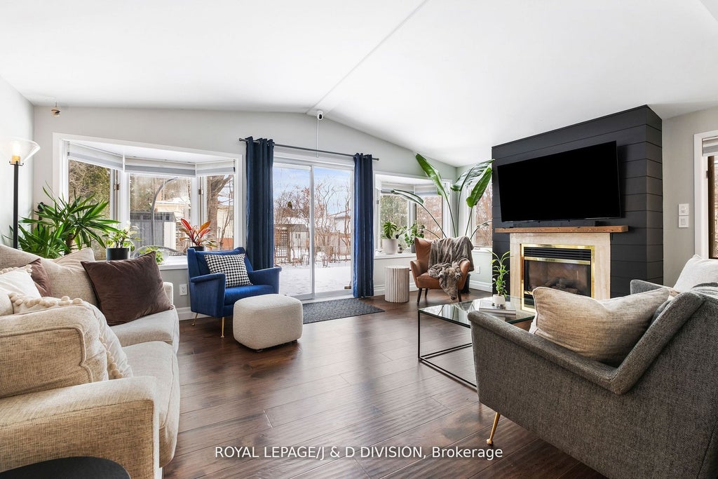 4226 Longmoor Drive, Burlington