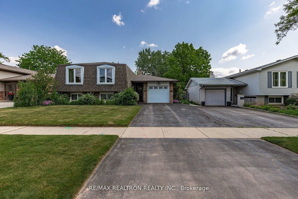 5198 Broughton Crescent, Burlington