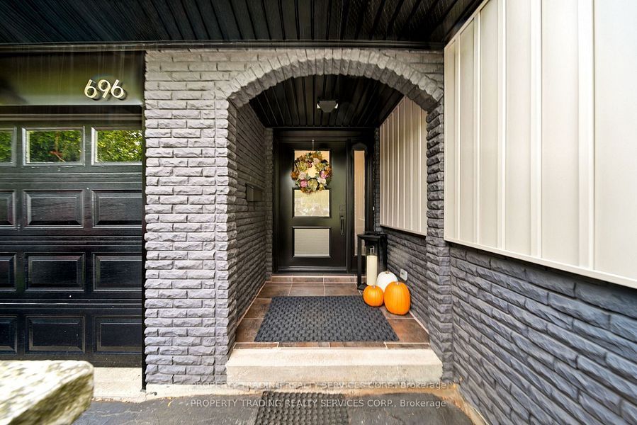 696 Francis Road, Burlington