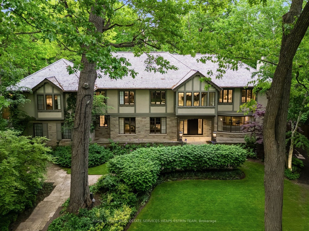 25 North Drive, Toronto W08