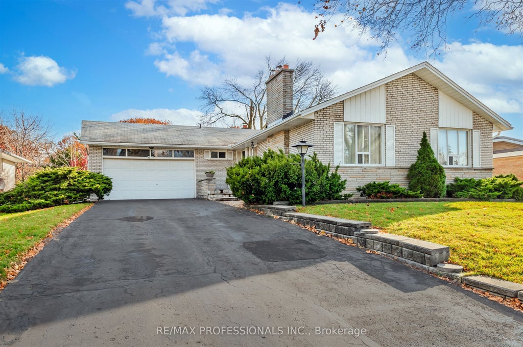 67 Prince George Drive, Toronto W08