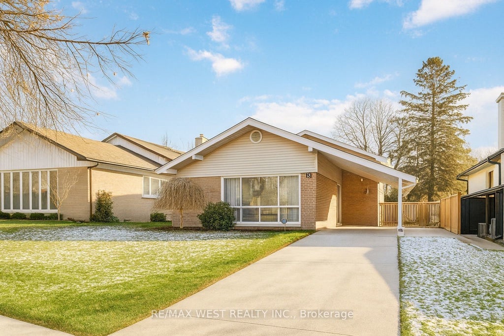 5 Henley Crescent, Toronto W10