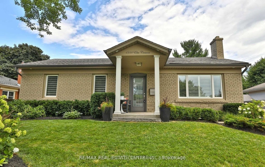 4350 Elm Crescent, Burlington