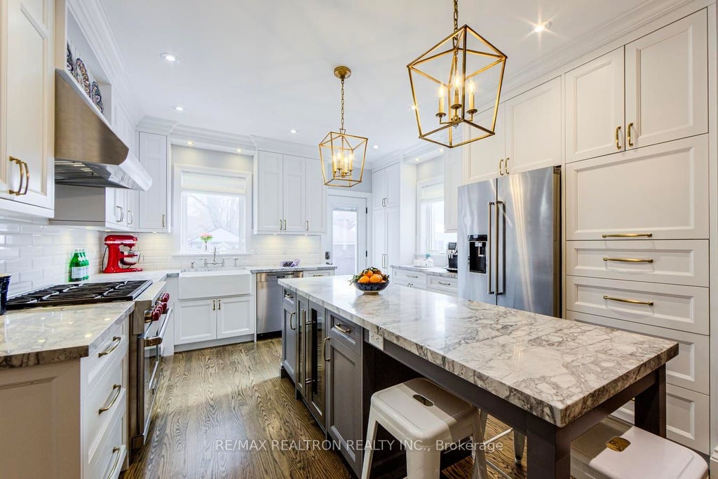 507 Beresford Avenue, Toronto W02