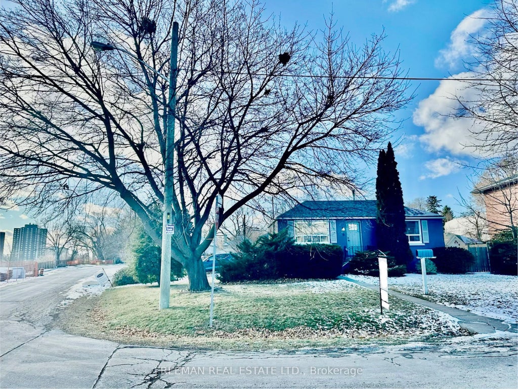 6 Lloyd George Avenue, Toronto W06