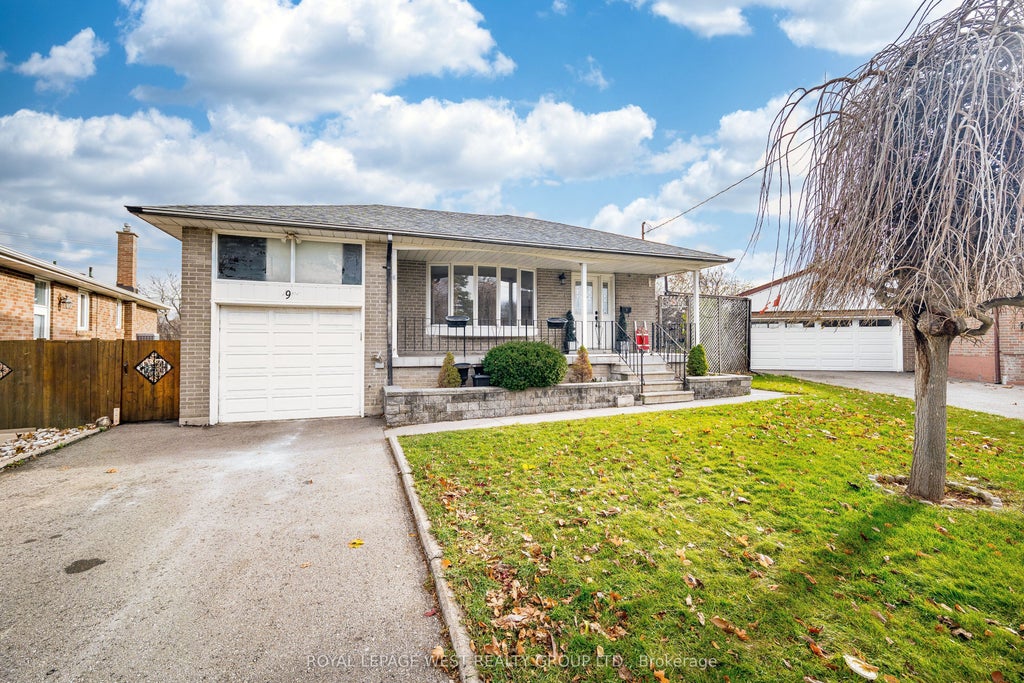 9 Rosefair Crescent, Toronto W10