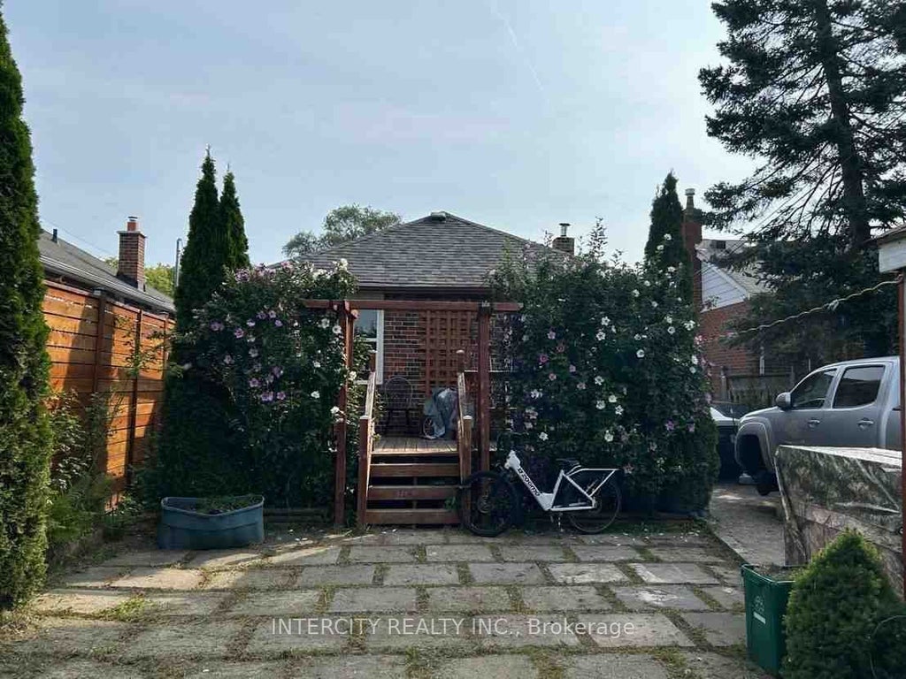 54 Sixteenth Street, Toronto W06