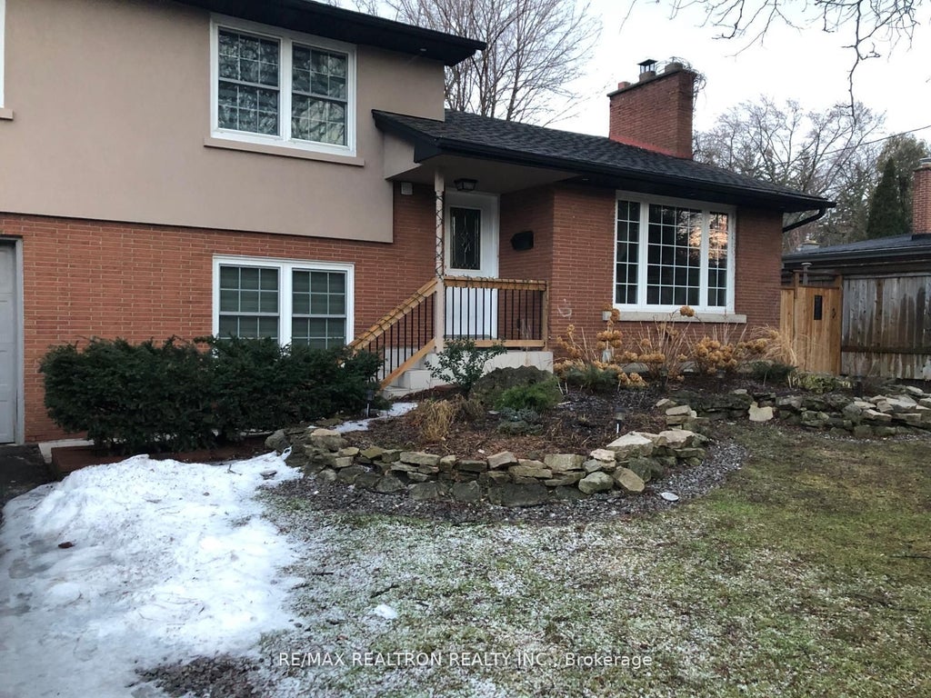 654 Ellengale Road Main, Burlington