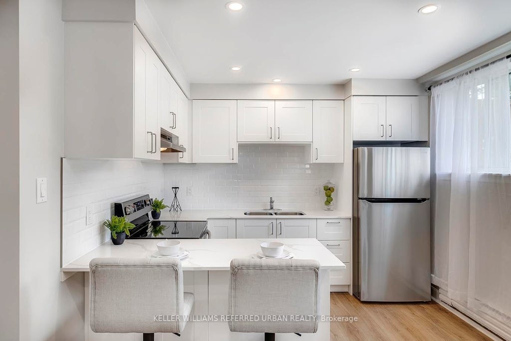 90 Portland Street, Toronto W06