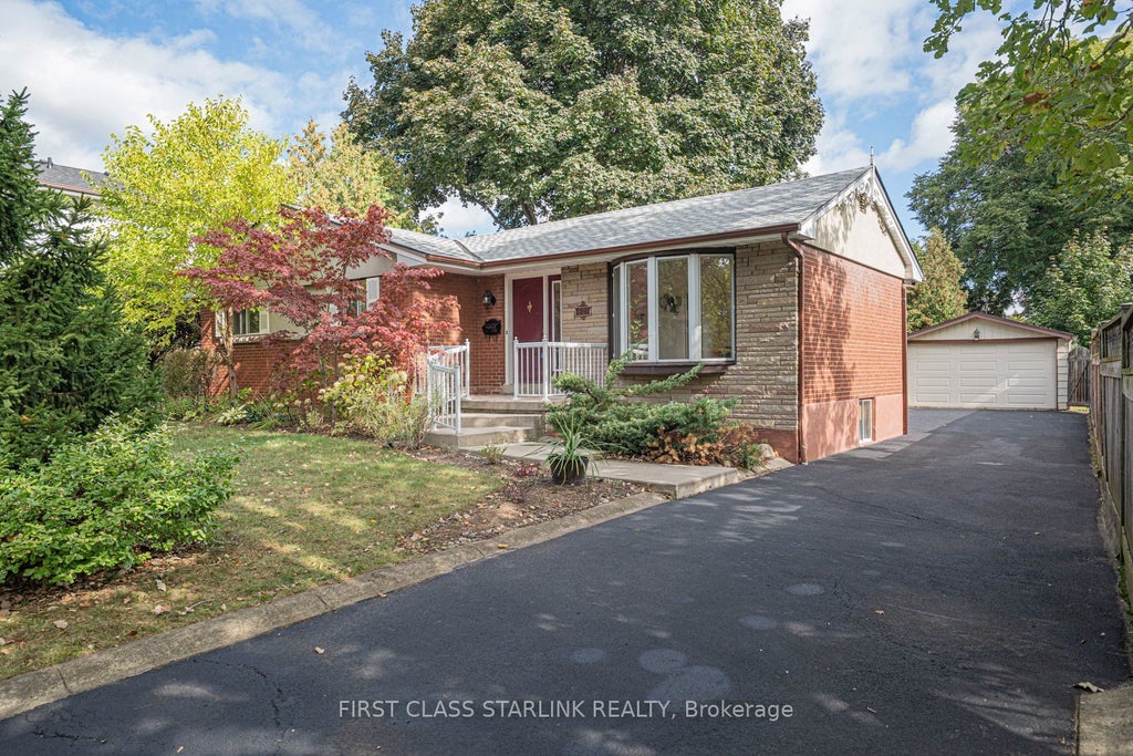 621 Dynes Road, Burlington