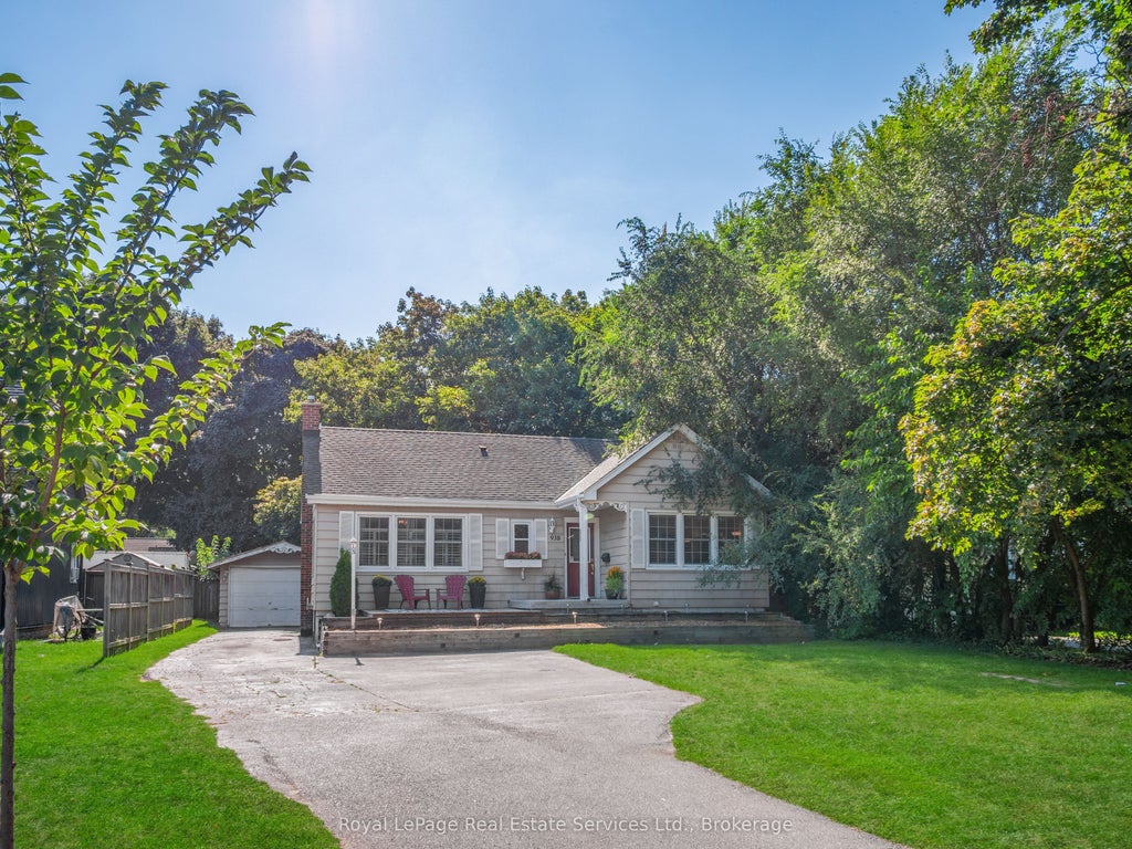 938 King Road, Burlington