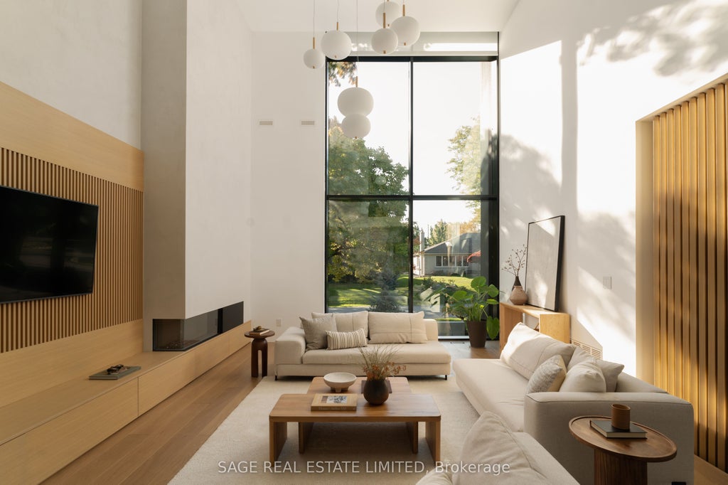 38 Ravensbourne Crescent, Toronto W08