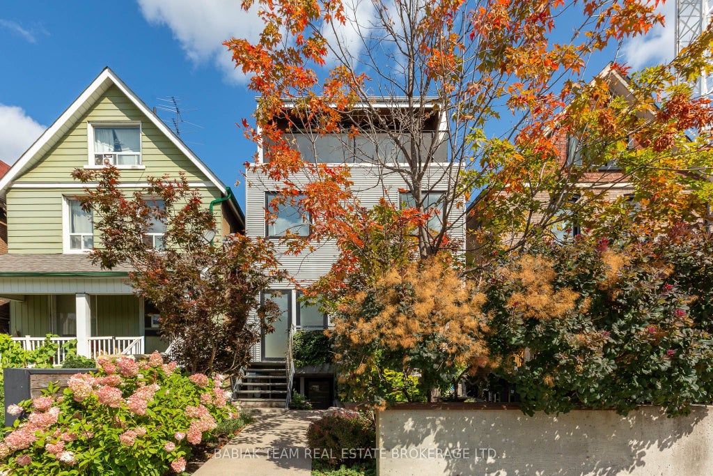 3212 Dundas Street W, Toronto W02