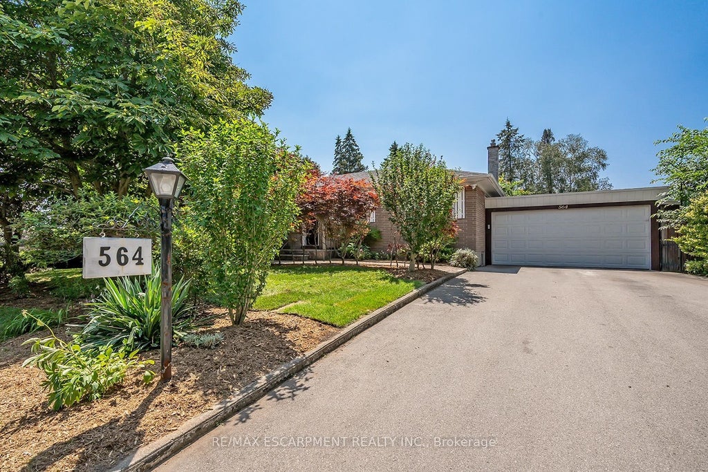 564 Maplehill Drive, Burlington