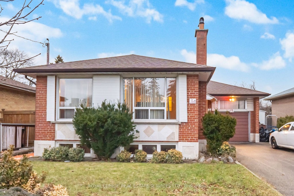 15 Stevenharris Drive, Toronto W08