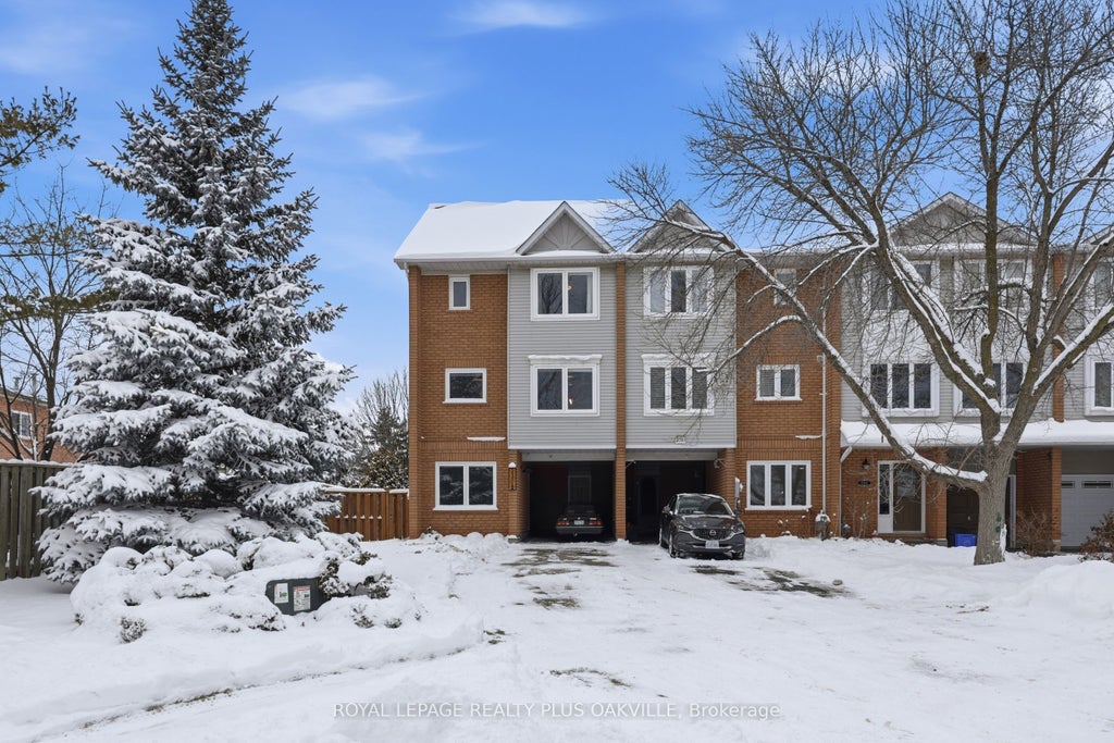 2308 Strawfield Court, Oakville