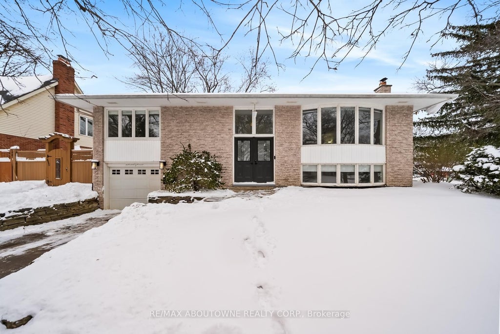 407 Canterbury Crescent, Oakville