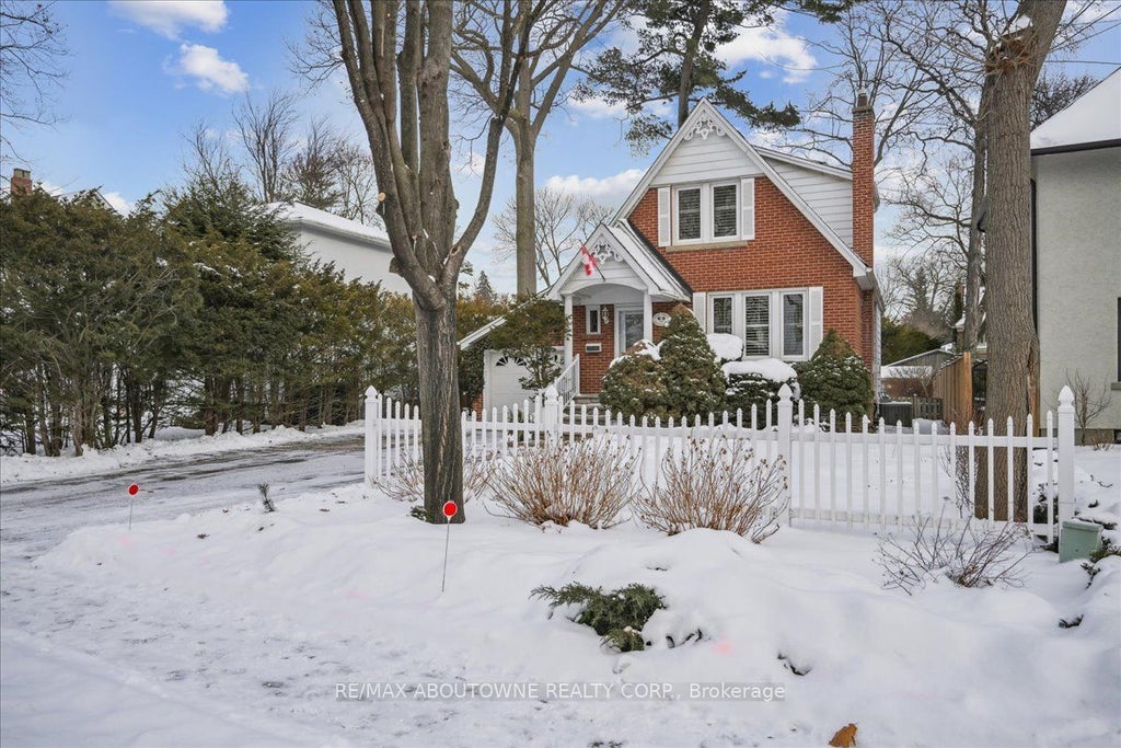 343 Douglas Avenue, Oakville