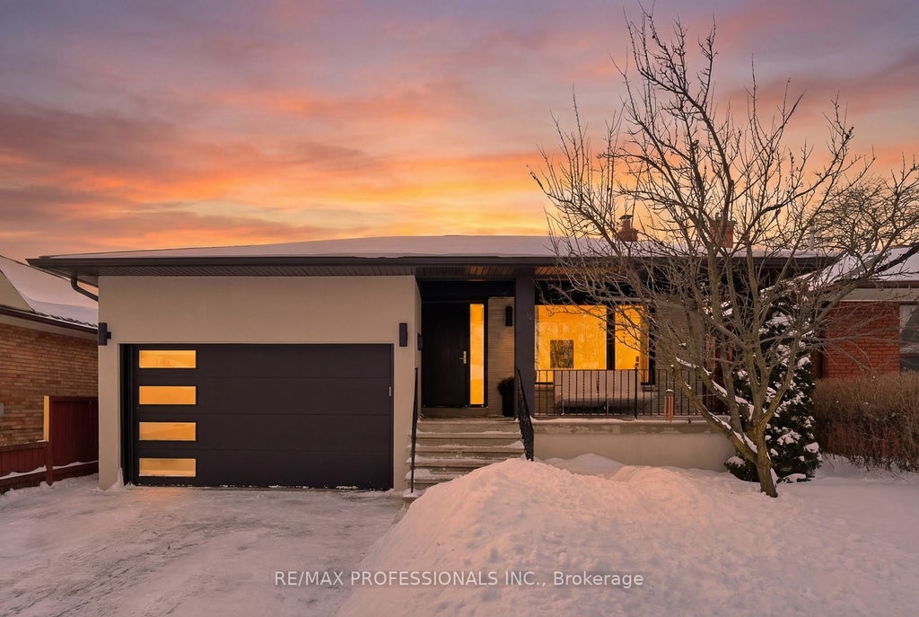 18 Treeview Drive, Toronto W06