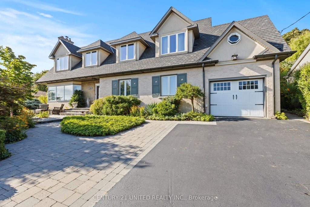 882 Danforth Place, Burlington