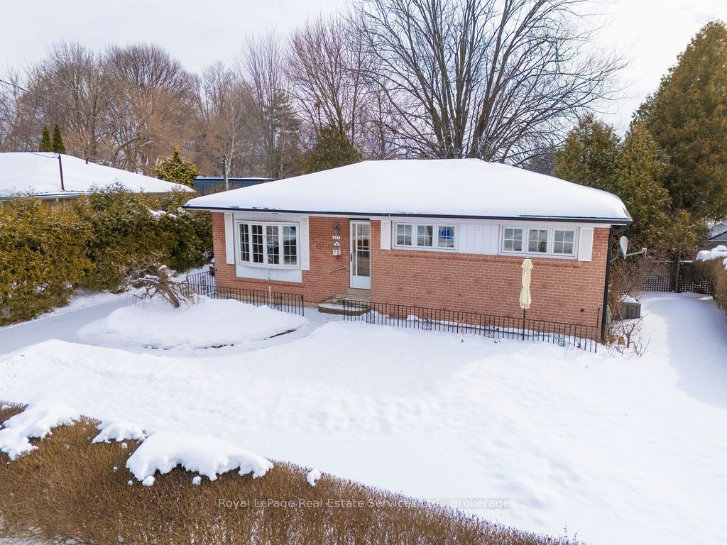 557 Stonecliffe Road, Oakville