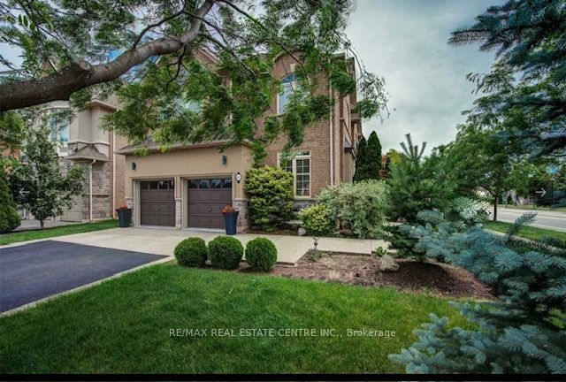 87 Great Lakes Boulevard, Oakville