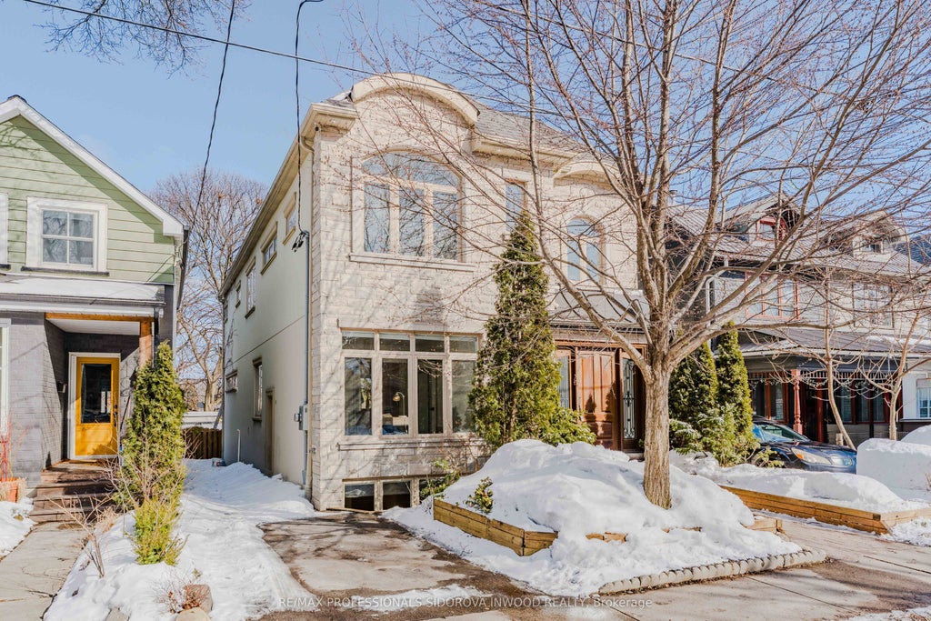 57 Lavinia Avenue, Toronto W01