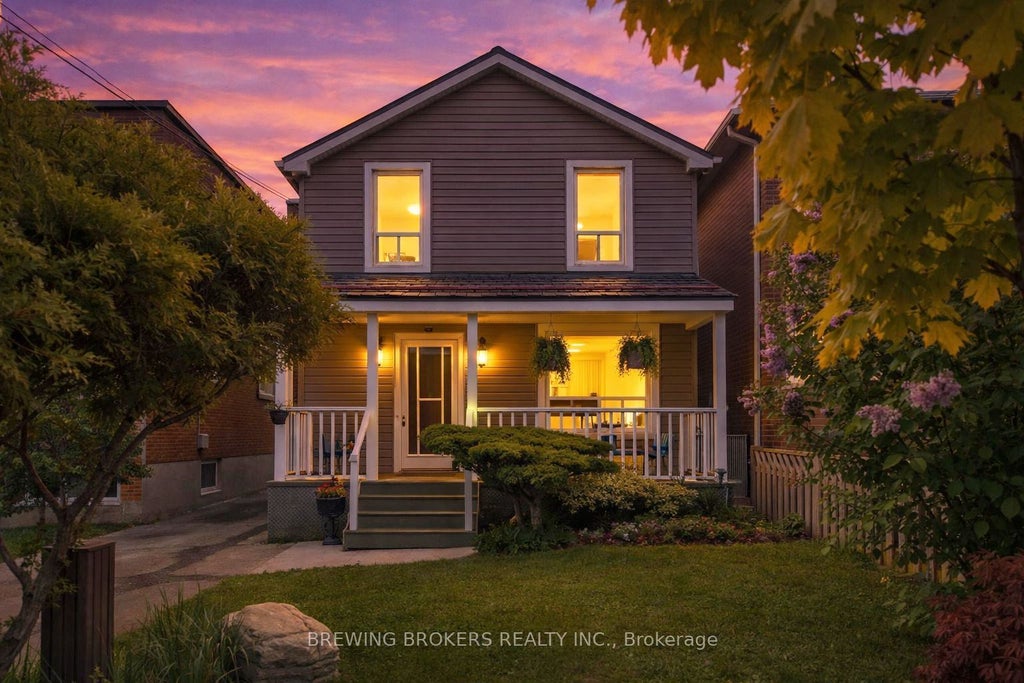 72 Thirteenth Street, Toronto W06